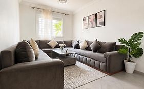 Cosy Apartment Near Beach & Airport